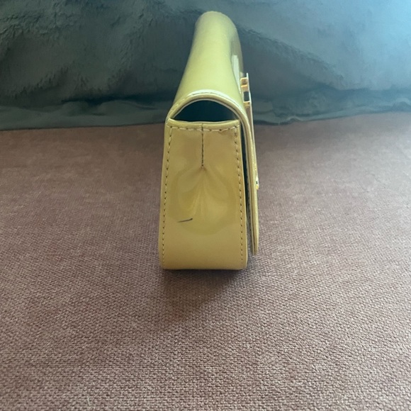 Louis Vuitton Yellow Vernis Sobe ClutchVGUC- PRICE DROPPED! - Picture 3 of 12